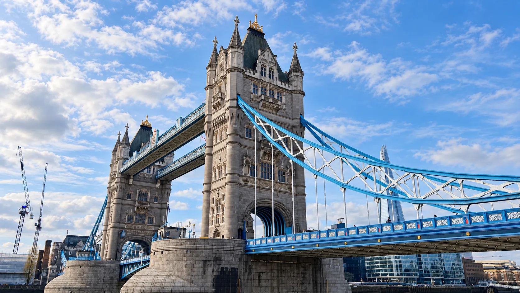 Tower Bridge sobre el Támesis, en Londres
